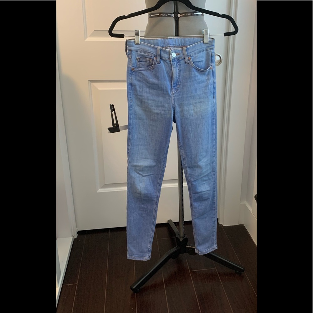 Topshop denim. Light wash. Jamie motto.